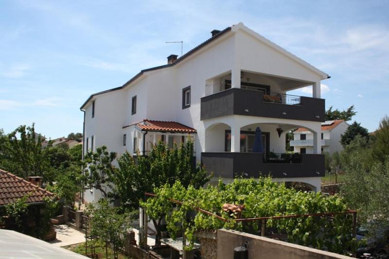 Apartments Hajl Krk Town Exterior photo