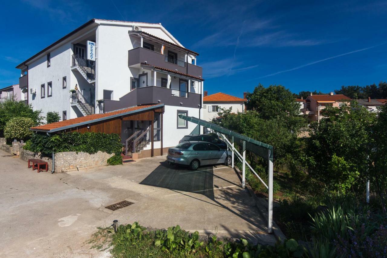 Apartments Hajl Krk Town Exterior photo